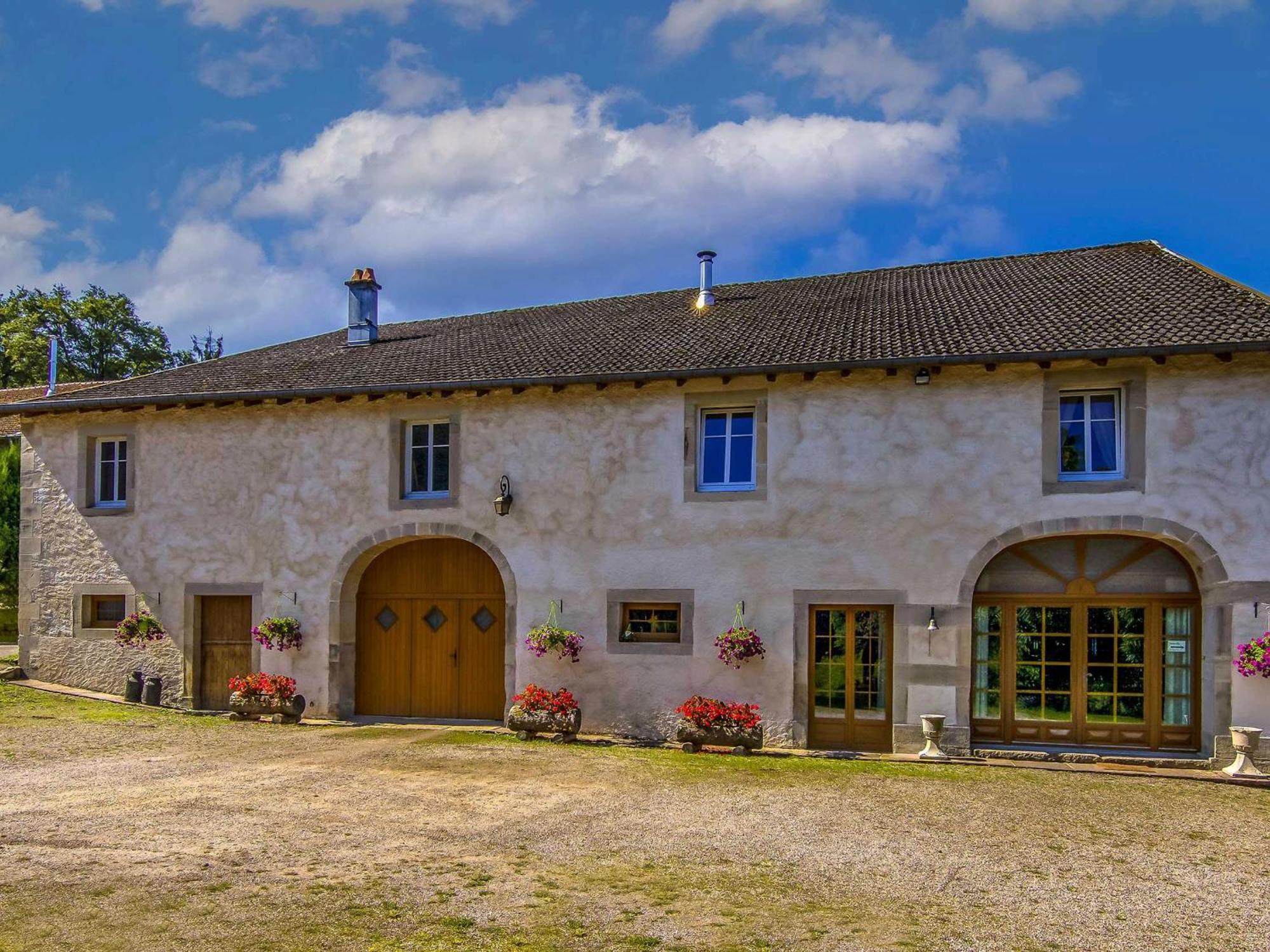 Chambre Rubis: Elegance Et Confort En Pleine Nature - Fr-1-589-723 Bed & Breakfast Le Clerjus Exterior photo