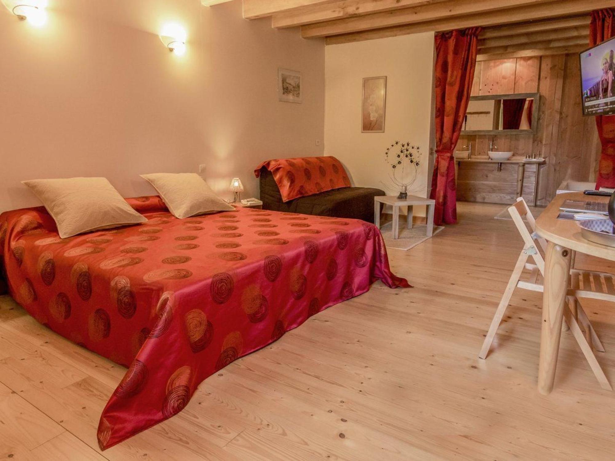 Chambre Rubis: Elegance Et Confort En Pleine Nature - Fr-1-589-723 Bed & Breakfast Le Clerjus Exterior photo